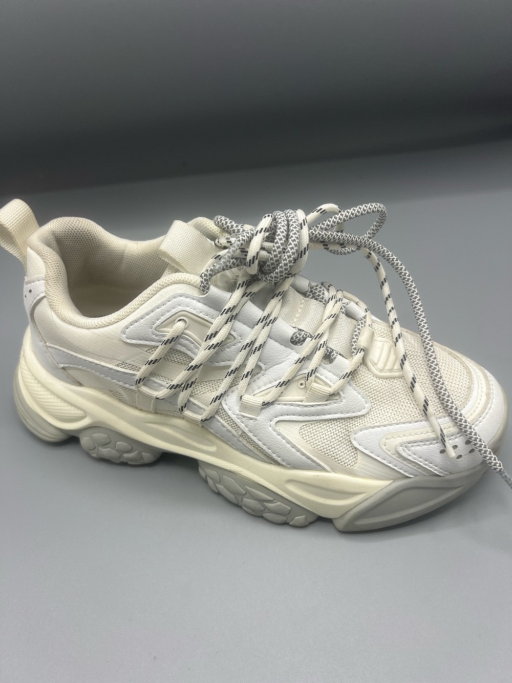 JAVI Men  size 6/5/Y white and grey Cushioned